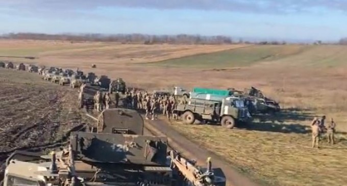 VIDEO Cum arată o coloană a armatei ucrainene, cu zeci de blindate pe cale să fie aruncate în luptă în Herson