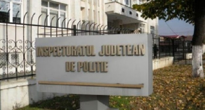 SERVICIUL DE INVESTIGARE A CRIMINALITĂŢII ECONOMICE din IPJ Arges isi face datoria/Cei din IPJ Prahova au treaba doar cu batranele care vand patrunjel si/sau evaziunea de pe la Gara de Sud (cand nu sunt prin vacante in Italia)