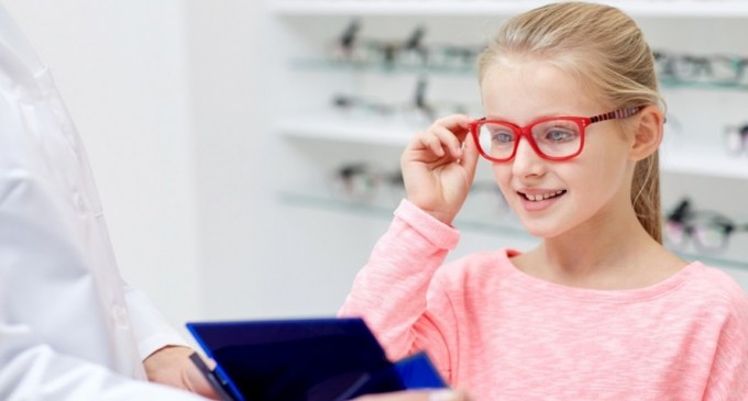 7 semne care îți indică că micuțul tău are nevoie de un consult optometric