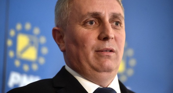 ​USR lansează un site pentru demiterea lui Bode și îi cere președintelui să își precizeze ”de urgență” poziția / Ce spunea Iohannis despre plagiat