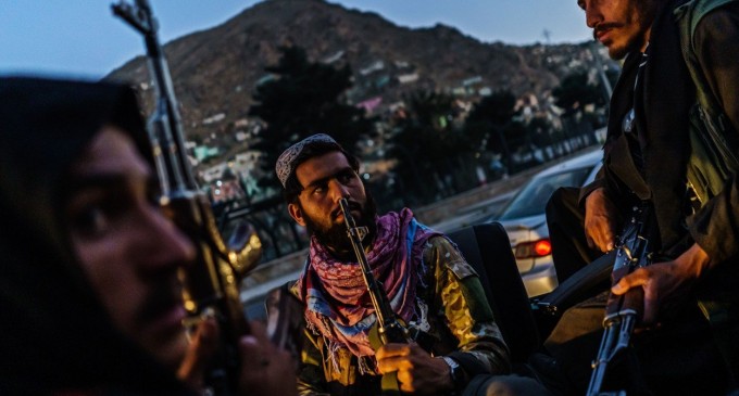 Replică furioasă a talibailor după ce Prinţul Harry a dezvăluit că a ucis 25 de oameni în Afganistan