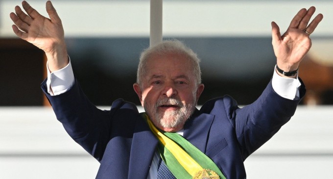VIDEO Brazilia: Noul preşedinte Lula da Silva a depus jurământul şi a promis să „reconstruiască ţara” după Bolsonaro