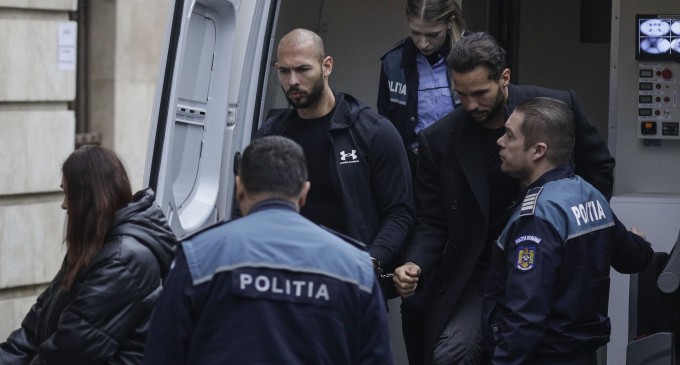 FOTO Fraţii Andrew şi Tristan Tate, duși în instanță. Curtea de Apel Bucureşti va decide dacă vor fi puşi în libertate