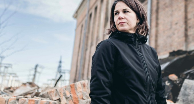 VIDEO Annalena Baerbock, vizită surpriză în Ucraina. Germania promite mai multe arme