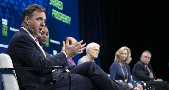 Davos 2023. Istoricul Niall Ferguson spune că inversarea globalizării este „un miraj”: „Nu există”