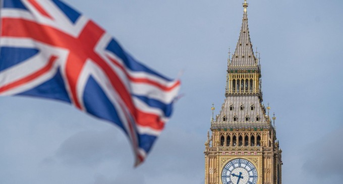 Economia Marii Britanii a evitat la limită o recesiune în semestrul al doilea din 2022