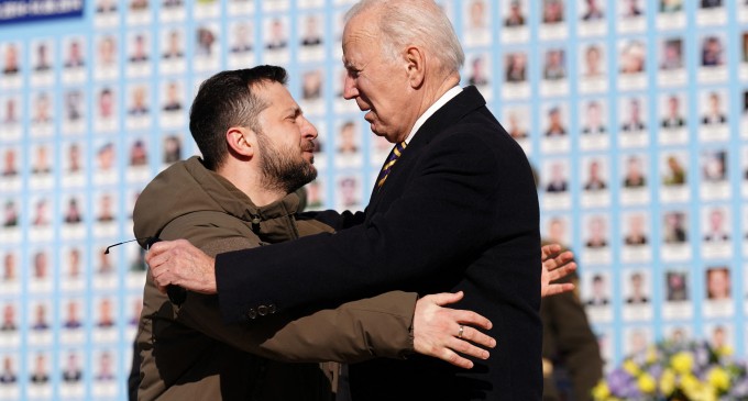 Cum a fost ținută secretă călătoria surpriză a lui Biden la Kiev – dar nu față de Rusia