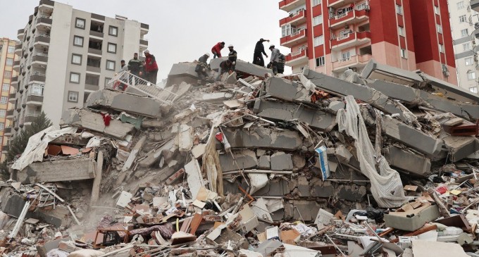 VIDEO Turcia: Un copil de şase ani a fost salvat după 137 de ore sub dărâmături / Ultimul bilanț al cutremurelor: peste 28.000 de morţi