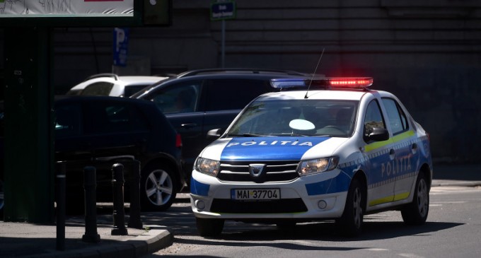 Doi copii, atacați de un bărbat cu o foarfecă într-un autobuz din Brăila