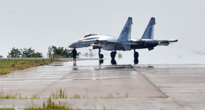 Rusia spune că a trimis un Suhoi-35 deasupra Mării Baltice pentru că două bombardiere americane au zburat spre granița sa