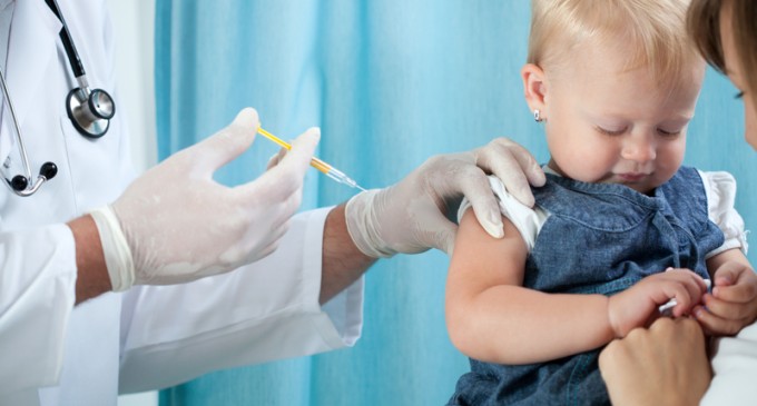 Încrederea în vaccinurile administrate copiilor a scăzut cu 10% în România în timpul pandemiei