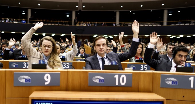 Republica Moldova să înceapă negocierile de aderare la Uniunea Europeană până la finalului anului – rezoluție adoptată de Parlamentul European