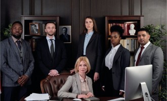 Află acum ce nu trebuie să îți lipsească dacă noul tău job impune o ținută office!
