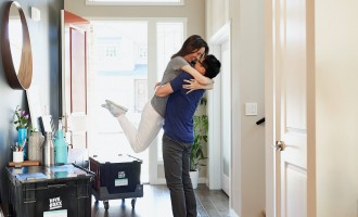 Iată 5 idei de cadouri pentru prietenii tăi care se mută în casă nouă!