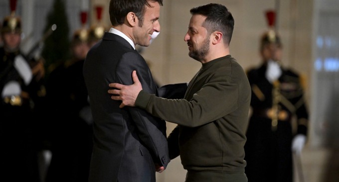 ​Franţa va echipa mai multe batalioane ucrainene cu zeci de vehicule blindate şi tancuri uşoare