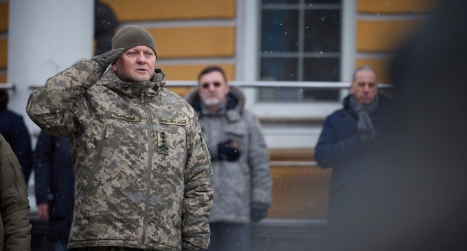 Un consilier al lui Zelenski critică comentariile generalului Zalujnîi despre situația pe câmpul de luptă: „Îi facem treaba mai ușoară agresorului”