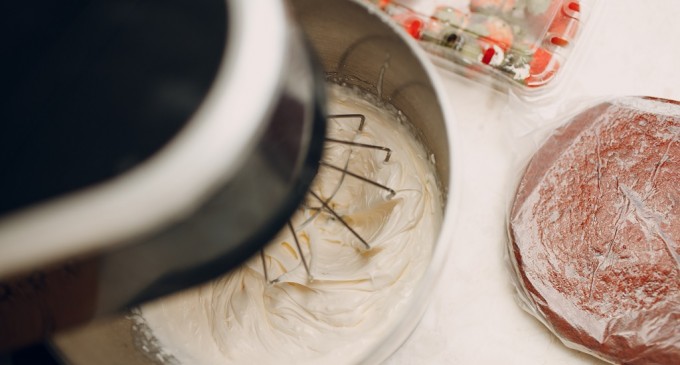 Secrete și trucuri pentru a obține creme și umpluturi perfecte în prăjituri și produse de patiserie
