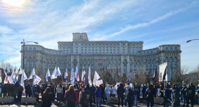Marți 27 iunie 2023, începând cu ora 11.00 Sindicatul EUROPOL protestează la Camera deputaților – Palatul Parlamentului (intrarea în Parcul Izvor), contra modificării pensiilor militare