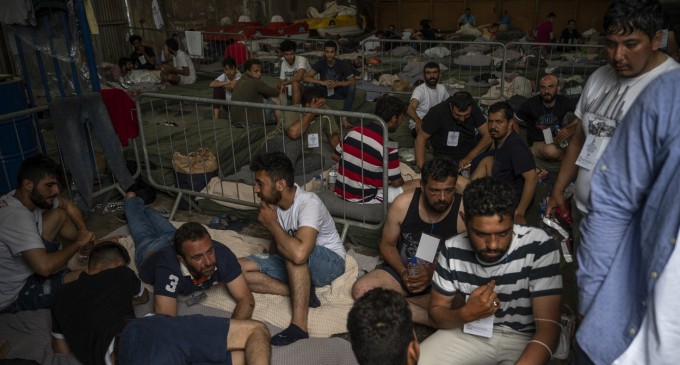 Naufragiul din apele Greciei s-ar putea dovedi una dintre cele mai mari catastrofe, soldate cu sute de morţi