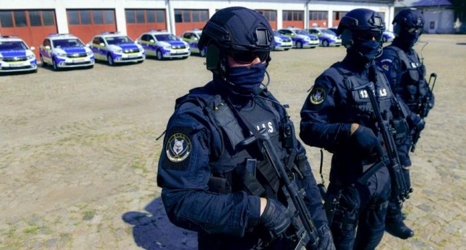 Se pare că în fiecare zi în Poliția Română, apar tot mai multe ,,genii” și ,,capacități” care se bat pentru a demonstra cine a inventat ,,mersul pe jos” și ,,apa caldă” – Ziarul Incisiv de Prahova