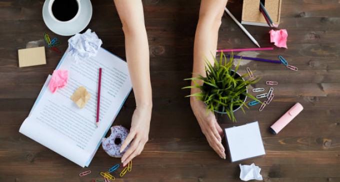 10 idei geniale de organizare a biroului cu ajutorul produselor de birotică și papetărie