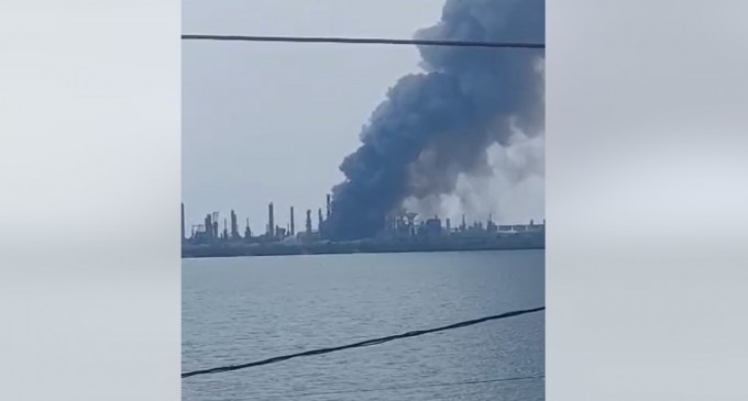 VIDEO Incendiu puternic la Rafinăria Petromidia