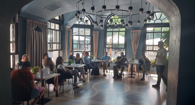 Aqurate Map 2023: Categoria Electronice domina eCommerce-ul analizat, cu 45 milioane vizite lunare, urmata de Fashion, cu 12,5 milioane; doar eMag aduce 31,3 milioane vizite lunare