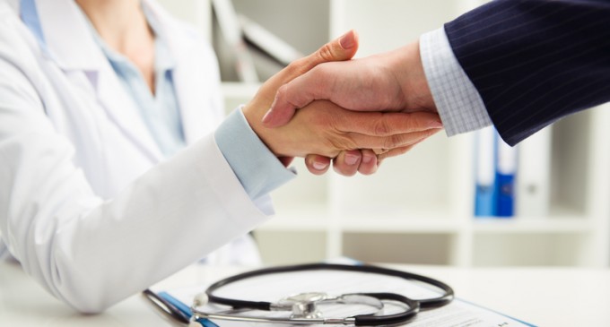 Studenții la Medicină vor face, în premieră, cursuri de comunicare medic-pacient: cum e influențată starea pacientului de o comunicare bună cu medicul