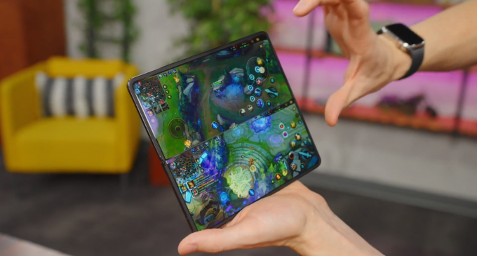 YouTuber de top demonstrează interacțiunea creativă de pe pliabilul HONOR Magic V2