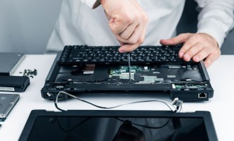 Riscurile reparațiilor DIY ale laptopului