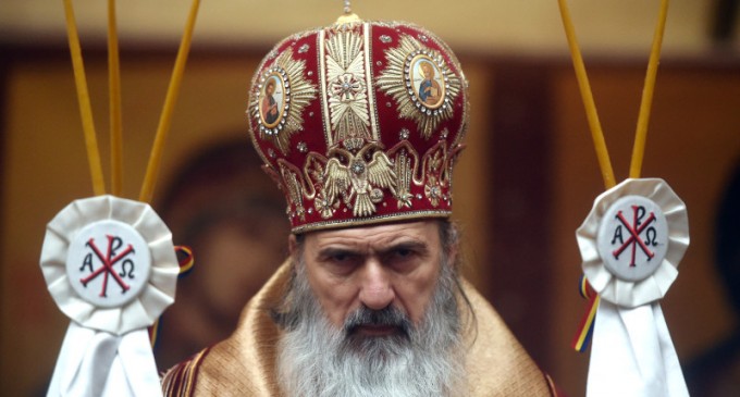 Arhiepiscopia Tomisului vinde insigne cu stema Rusiei. Cum explică magazinul de suveniruri