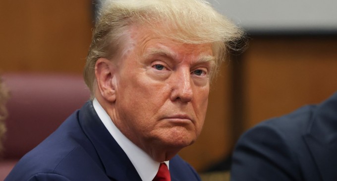 De ce Constituția SUA i-ar interzice lui Trump să mai candideze vreodată la funcția de președinte – experți