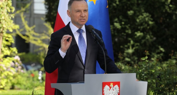 Polonia: Guvernul înființează o comisie controversată privind influența Rusiei