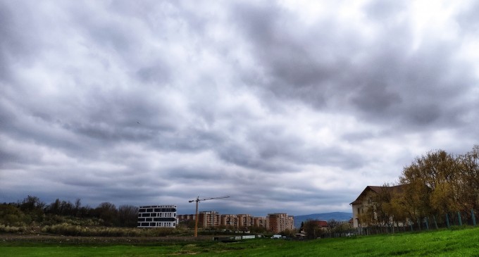 ANM: Cod portocaliu sau cod galben de furtuni și ploi torențiale în aproape toată țara – HARTĂ