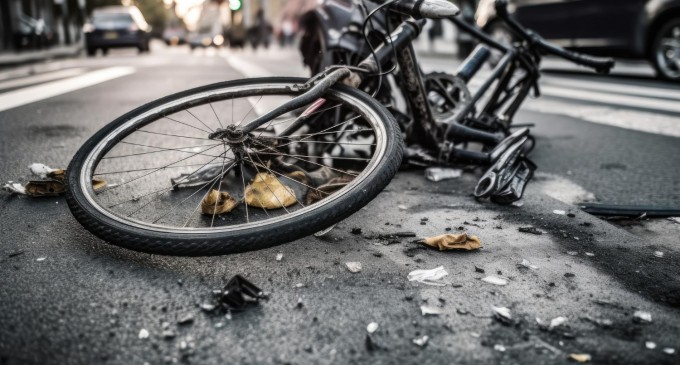 Accidentele pe bicicletă și impactul acestora asupra spatelui și genunchilor