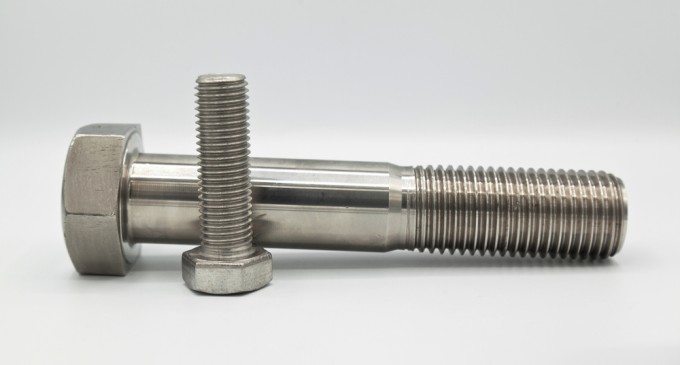 3 aplicații practice pentru șuruburile metrice în construcții