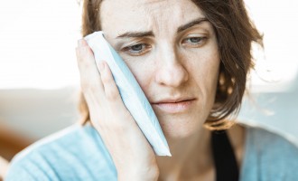 Vezi aici de ce probleme te poate scăpa un implant dentar!