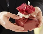 Vrei să-ți surprinzi partenera? TREI idei clasice prin care nu vei da greș niciodată