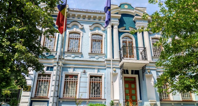 Proiect important pentru diaspora. Cetăţenii ar putea primi documentele online, fără să se mai prezinte la sediul misiunii diplomatice