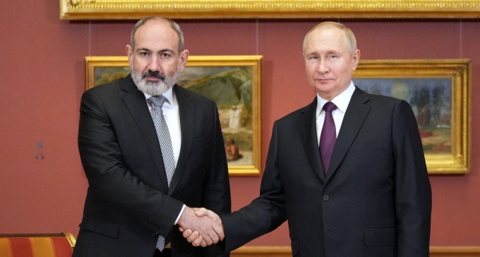 Kremlinul respinge vehement acuzațiile Armeniei că Rusia a abandonat-o în fața agresiunii azere