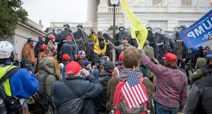 Asaltul Capitoliului: 22 de ani de închisoare pentru un lider al extremei drepte americane / „Liderul suprem al conspirației”