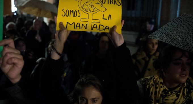 Unul dintre violatorii din dosarul „haita de lupi” a obținut o reducere a pedepsei pe fondul noii legi a consimțământului din Spania