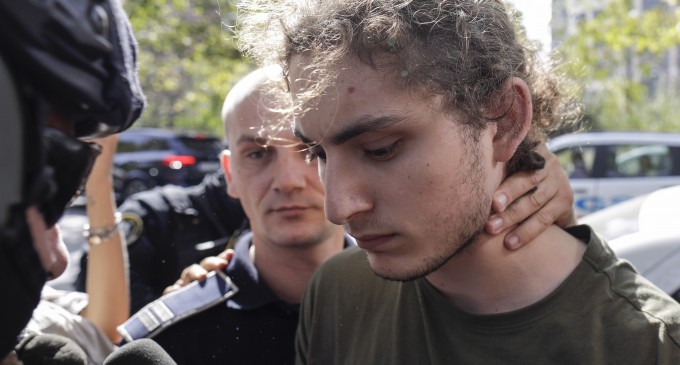 Cum a fost posibil ca Vlad Pascu să acorde un interviu pe telefon, din penitenciar, fără a avea acordul instanței? Explicațiile conducerii Administrației Penitenciarelor