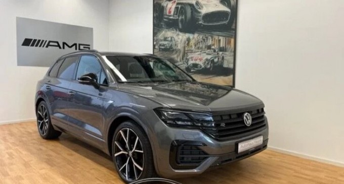 Vrei un SUV puternic? Cei de la LeasingSH iti prezinta un Volkswagen Touareg aproape nou, pe care il poti cumpara in leasing