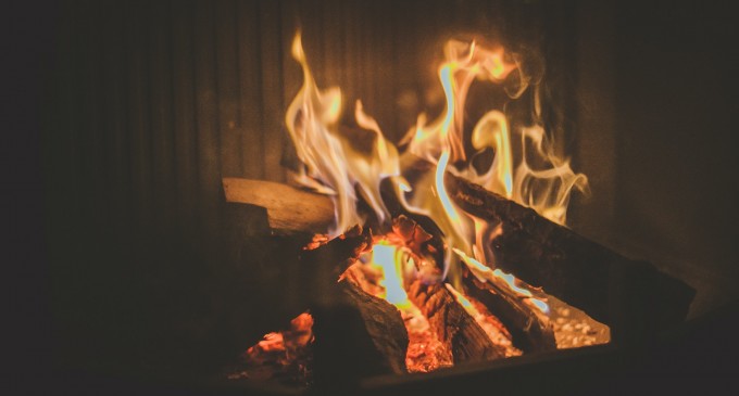 Ești proprietarul unei cabane de la munte? Iată 3 metode la care poți apela pentru încălzirea acesteia!