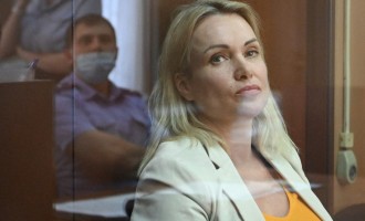 Condamnare dură la închisoare pentru Marina Ovsiannikova, jurnalista care a protestat în direct la televiziunea rusă