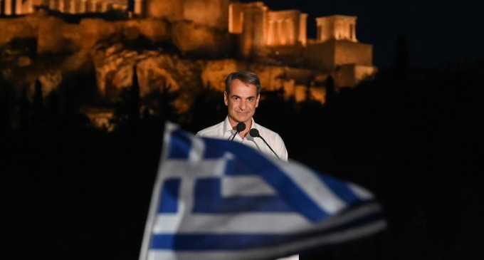 Scăderea natalităţii a devenit un pericol naţional în Grecia, avertizează premierul Mitsotakis