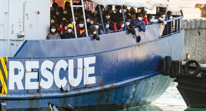 Guvernul german nu va mai finanța organizațiile care salvează migranți pe Mediterană