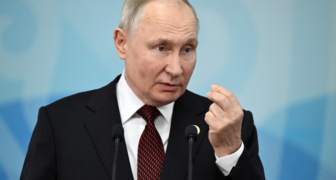 Vladimir Putin soseşte în China pentru a se întâlni cu Xi Jinping