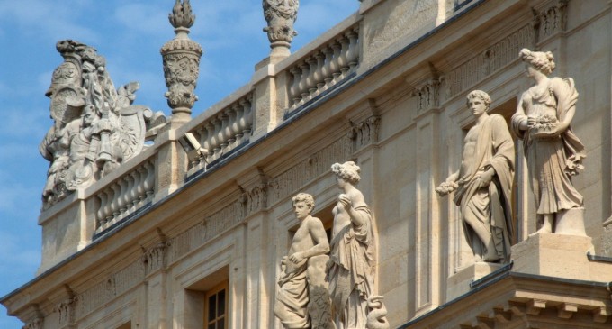 O nouă alertă cu bombă la Palatul Versailles, care este evacuat